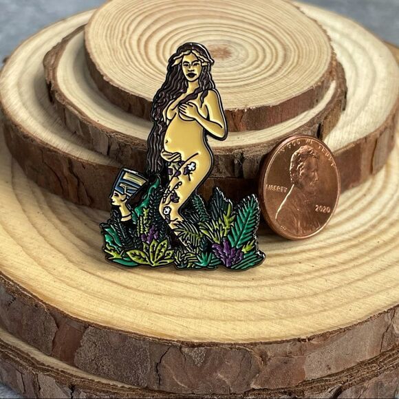 Pregnant Goddess Enamel Pin/ Brooch Lapel - Picture 3 of 6